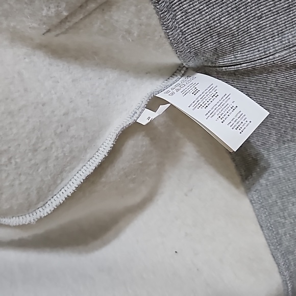 MICHAEL KORS- NEW- NEVER WORN- UNISEX- GRAY ZIPPER WITH HOODED JACKET - Picture 6 of 9